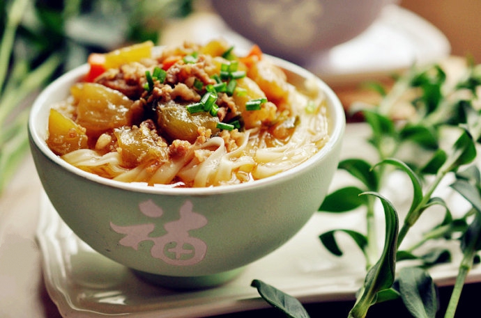 Mỳ thịt bằm nấu nhanh cho bữa sáng nóng hổi ngon miệng - Ảnh 6. Mỳ thịt bằm nấu nhanh cho bữa sáng nóng hổi ngon miệng - Ảnh 6.