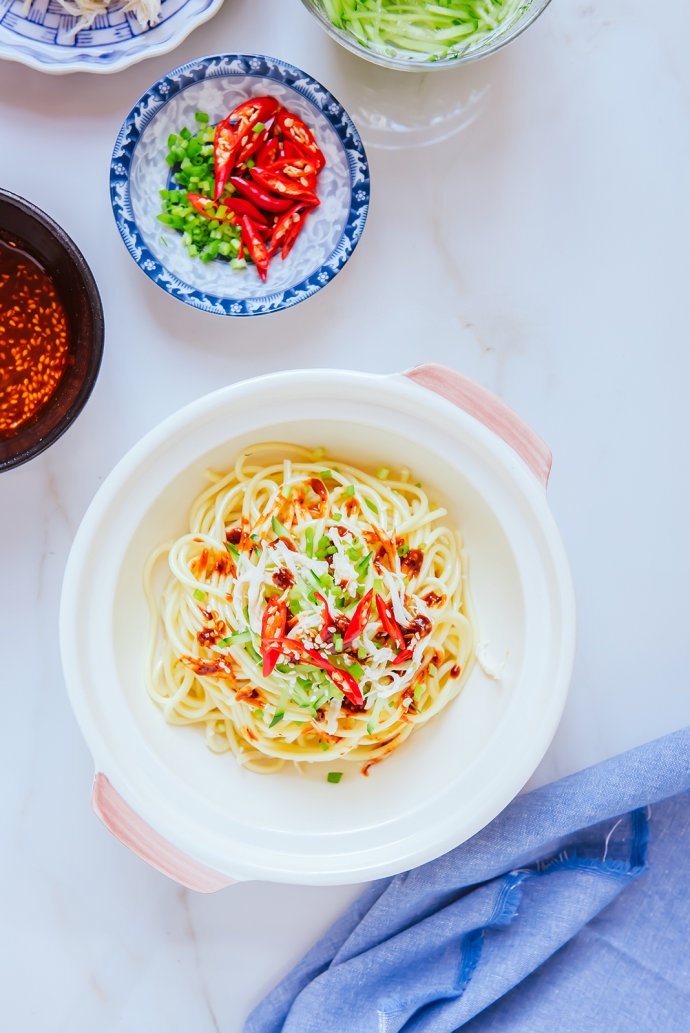 Bữa sáng cuối tuần lạ miệng mà ngon với mì gà trộn - Ảnh 7. Bữa sáng cuối tuần lạ miệng mà ngon với mì gà trộn - Ảnh 7.