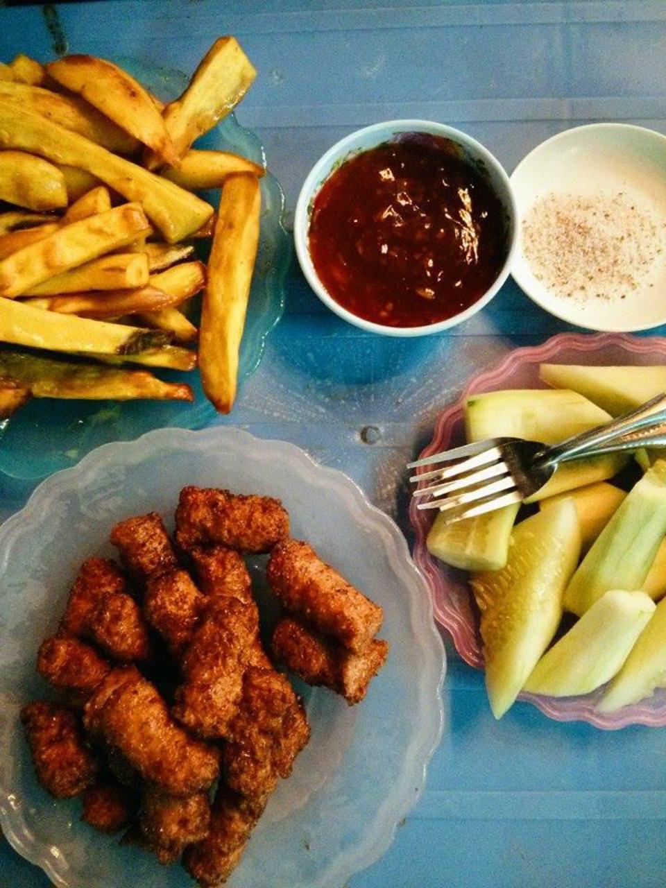 5 hàng nem chua cực ngon nên thưởng thức nhân ngày Hà Nội gió mùa - Ảnh 10. 5 hàng nem chua cực ngon nên thưởng thức nhân ngày Hà Nội gió mùa - Ảnh 10.