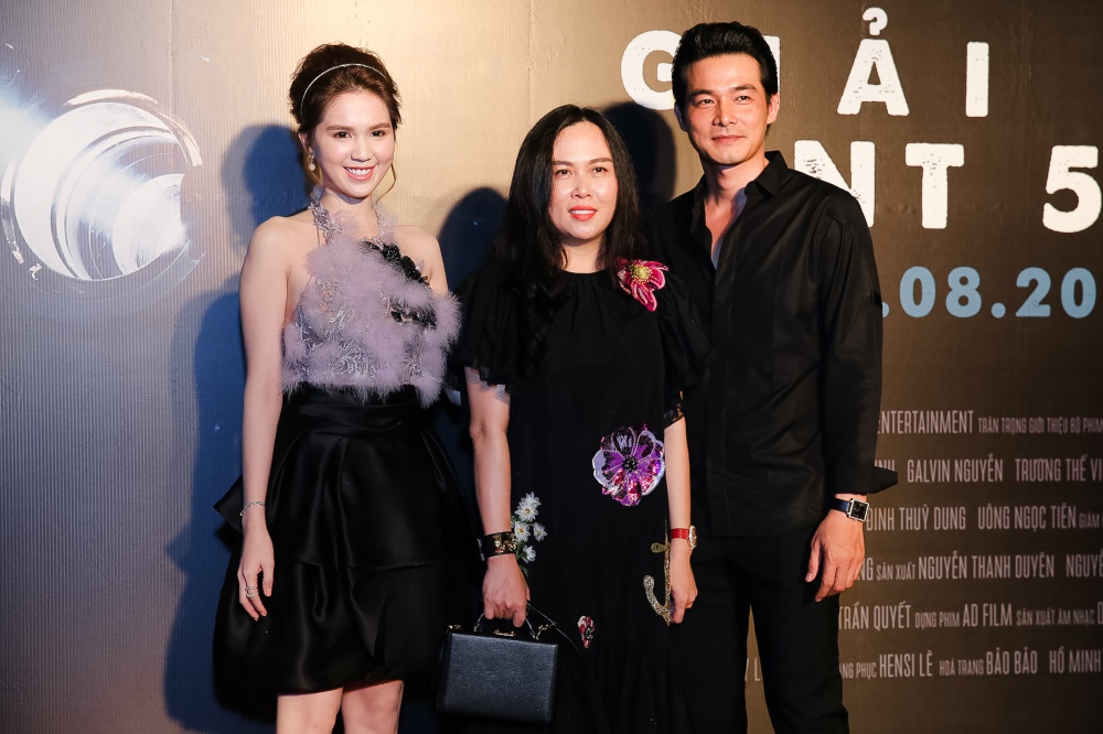 Quách Ngọc Ngoan tay trong tay tình già đến chúc mừng Ngọc Trinh - Ảnh 5. Quách Ngọc Ngoan tay trong tay tình già đến chúc mừng Ngọc Trinh - Ảnh 5.