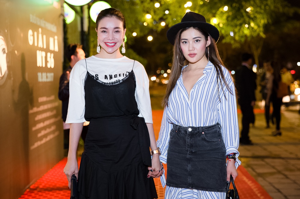 Quách Ngọc Ngoan tay trong tay tình già đến chúc mừng Ngọc Trinh - Ảnh 7. Quách Ngọc Ngoan tay trong tay tình già đến chúc mừng Ngọc Trinh - Ảnh 7.