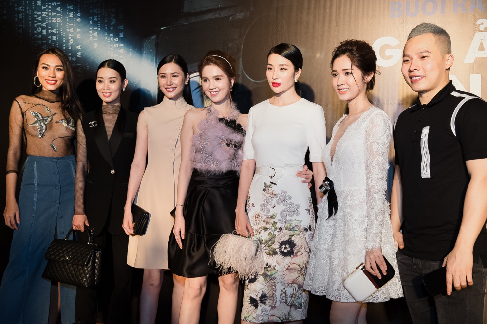 Quách Ngọc Ngoan tay trong tay tình già đến chúc mừng Ngọc Trinh - Ảnh 2. Quách Ngọc Ngoan tay trong tay tình già đến chúc mừng Ngọc Trinh - Ảnh 2.