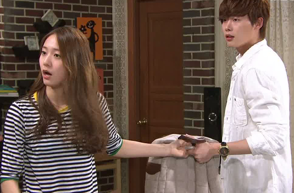 Sống chung với mẹ chồng đã là gì khi mà bố chồng lên tiếng thì con dâu cứng đến mấy cũng phải “tắt điện” - Ảnh 1. Sống chung với mẹ chồng đã là gì khi mà bố chồng lên tiếng thì con dâu cứng đến mấy cũng phải “tắt điện” - Ảnh 1.