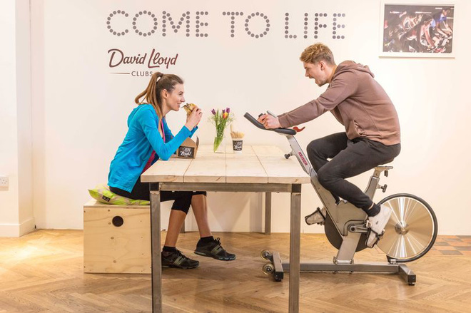 Quán cà phê lạ yêu cầu khách hàng thanh toán bằng mồ hôi chứ không nhận tiền mặt - Ảnh 1. Quán cà phê lạ yêu cầu khách hàng thanh toán bằng mồ hôi chứ không nhận tiền mặt - Ảnh 1.