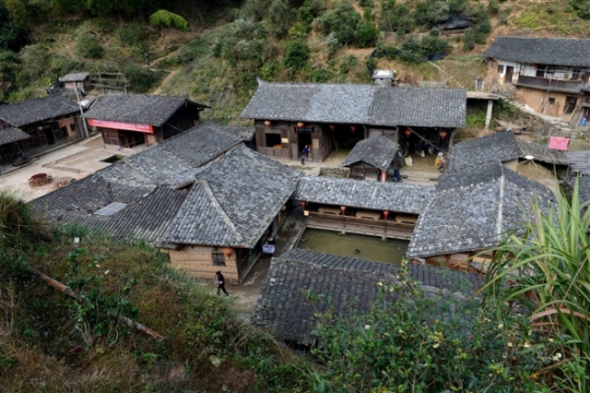 Ngôi làng bí ẩn nhất Trung Quốc: Không một con muỗi nào dám bén mảng đến gần trong suốt 1.000 năm qua - Ảnh 1.