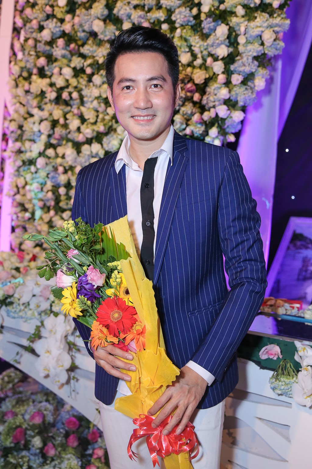 Tròn mắt với siêu đám cưới 10 tỷ: Mời toàn sao hạng A, tiệc cưới tại nhà hàng 5 sao... dựng trong 1 tuần - Ảnh 8. Tròn mắt với siêu đám cưới 10 tỷ: Mời toàn sao hạng A, tiệc cưới tại nhà hàng 5 sao... dựng trong 1 tuần - Ảnh 8.