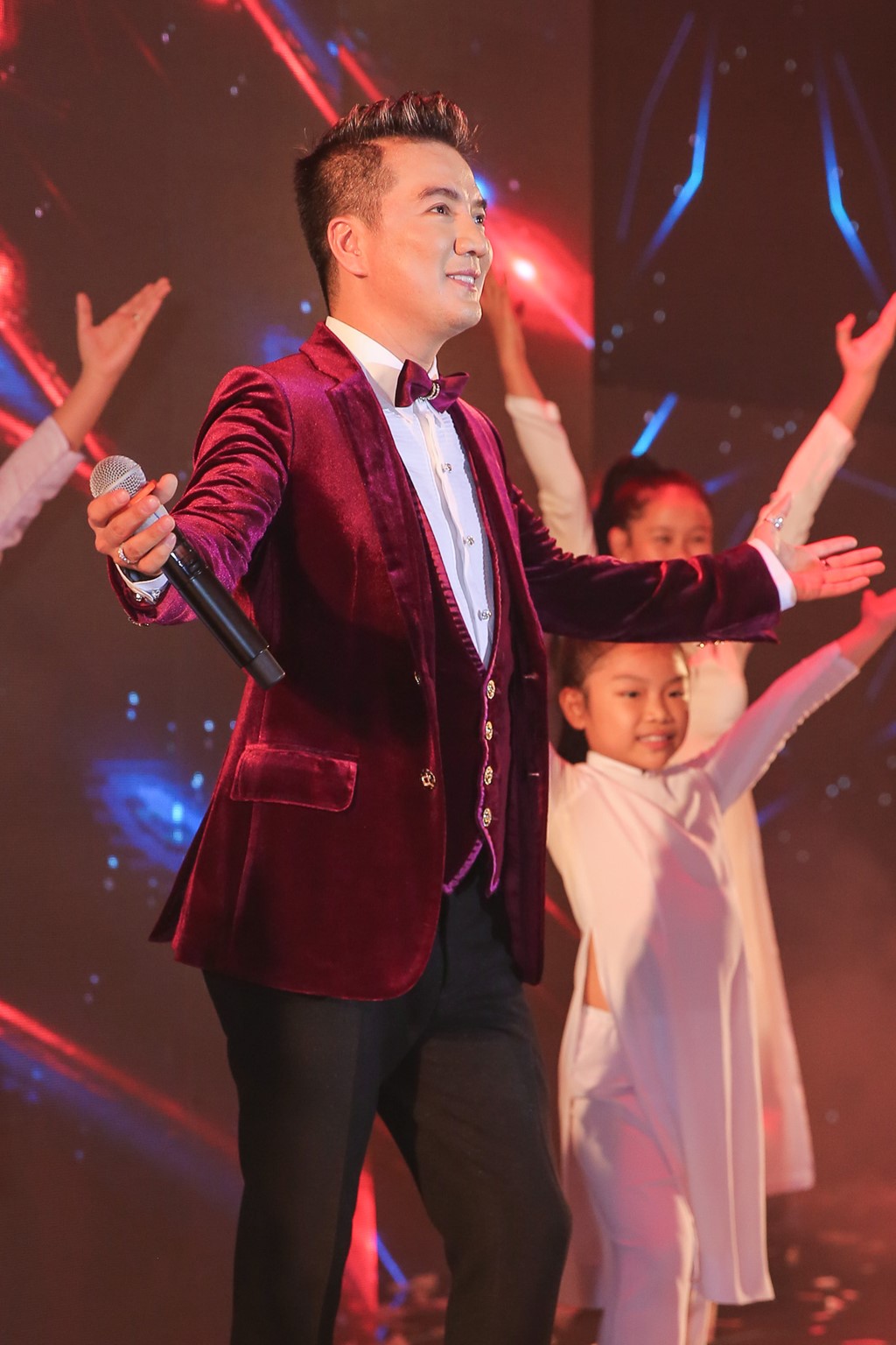 Tròn mắt với siêu đám cưới 10 tỷ: Mời toàn sao hạng A, tiệc cưới tại nhà hàng 5 sao... dựng trong 1 tuần - Ảnh 4. Tròn mắt với siêu đám cưới 10 tỷ: Mời toàn sao hạng A, tiệc cưới tại nhà hàng 5 sao... dựng trong 1 tuần - Ảnh 4.