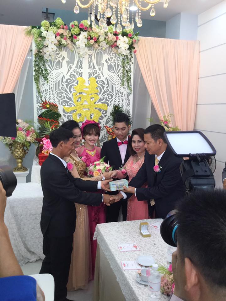 Tròn mắt với siêu đám cưới 10 tỷ: Mời toàn sao hạng A, tiệc cưới tại nhà hàng 5 sao... dựng trong 1 tuần - Ảnh 22. Tròn mắt với siêu đám cưới 10 tỷ: Mời toàn sao hạng A, tiệc cưới tại nhà hàng 5 sao... dựng trong 1 tuần - Ảnh 22.