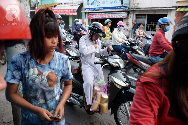 Nắng nóng, quán nước mía Sài Gòn mỗi ngày bán được 3 tấn, chỉ 5 ngàn đồng/ly vẫn thoải mái nuôi cả gia đình - Ảnh 14.