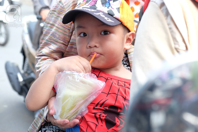 Nắng nóng, quán nước mía Sài Gòn mỗi ngày bán được 3 tấn, chỉ 5 ngàn đồng/ly vẫn thoải mái nuôi cả gia đình - Ảnh 13.