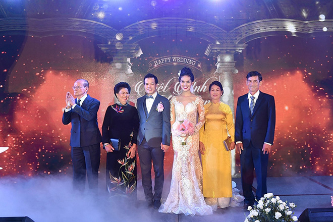 Hậu đám cưới 10 tỷ, người đẹp HHHV 2015 tiết lộ chiêu thức tán tỉnh cao tay của chồng đại gia mía đường - Ảnh 2.