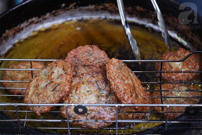 Rươi - món đặc sản nhìn thì sợ, nếm thử thì mê riêng có của miền Bắc - Ảnh 5. Rươi - món đặc sản nhìn thì sợ, nếm thử thì mê riêng có của miền Bắc - Ảnh 5.