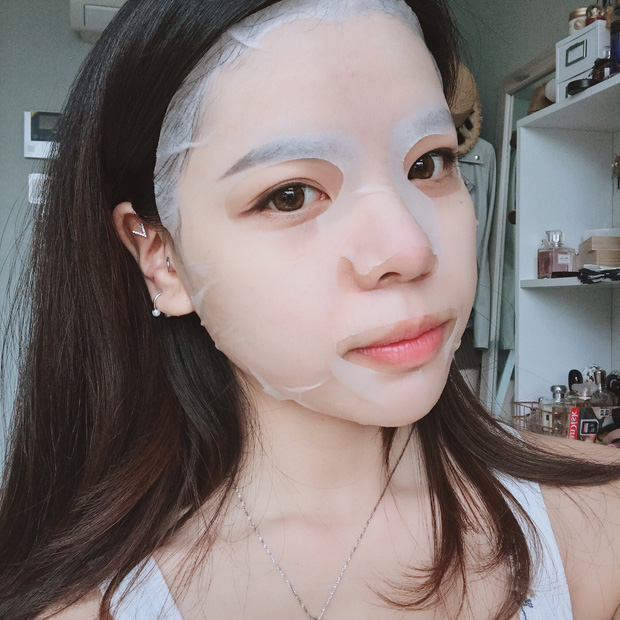 Loạt người đẹp Châu Á sử dụng mặt nạ giấy như 1 bước chăm sóc da hàng ngày - Ảnh 1.