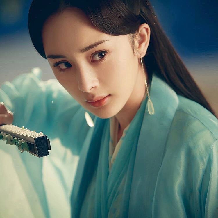 Nhờ Phạm Băng Băng, Dương Mịch và Angela Baby lăng xê mà 6 món sản phẩm này được thi nhau tìm mua trong năm 2017 - Ảnh 12. Nhờ Phạm Băng Băng, Dương Mịch và Angela Baby lăng xê mà 6 món sản phẩm này được thi nhau tìm mua trong năm 2017 - Ảnh 12.