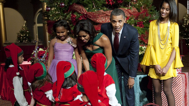 2 công chúa nhà Obama đã trưởng thành và xinh đẹp hơn rất nhiều sau 8 năm ở Nhà Trắng - Ảnh 13.