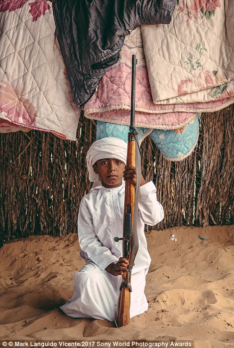 Loạt ảnh về cuộc sống của trẻ em ở các vùng đất trên thế giới mà có thể bạn chưa biết - Ảnh 18.