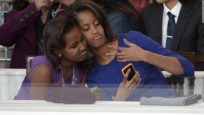 2 công chúa nhà Obama đã trưởng thành và xinh đẹp hơn rất nhiều sau 8 năm ở Nhà Trắng - Ảnh 20.