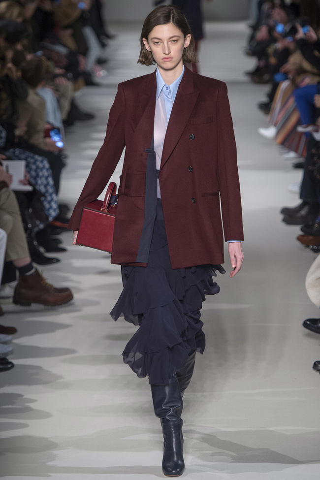 Beckham cùng các con nổi bật trên hàng ghế đầu show của Vic, xứng danh gia đình sành điệu nhất Hollywood - Ảnh 20.