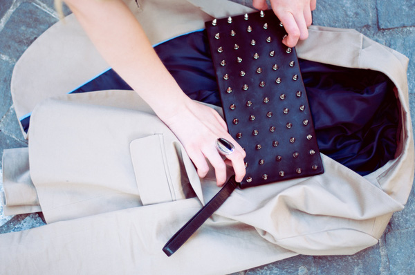 Đeo túi xách to nặng nhàm quá rồi, giờ muốn làm quý cô thời thượng thì phải cầm clutch đi làm mới chuẩn - Ảnh 15.