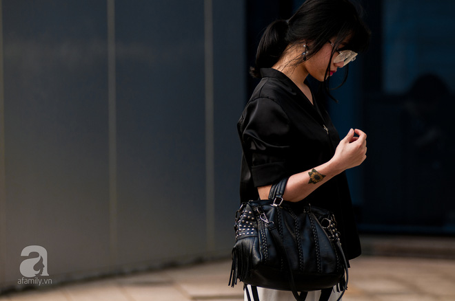 Trơn màu - Họa tiết đối chọi bất phân thắng bại trong street style tuần này - Ảnh 7. Trơn màu - Họa tiết đối chọi bất phân thắng bại trong street style tuần này - Ảnh 7.