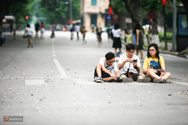 Sau 4 tháng, phố đi bộ đã trở nên không thể thiếu trong lịch ăn chơi cuối tuần của người Hà Nội! - Ảnh 4.