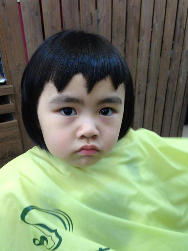 Bị mẹ ngăn cản, cô bé 5 tuổi vẫn kiên quyết cắt tóc răng cưa để giống thần tượng Maruko - Ảnh 4.