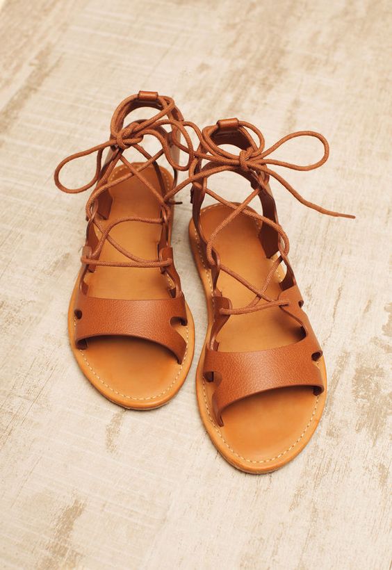 Đây là 7 kiểu sandals mà cứ hè đến là lại thấy xuất hiện ở khắp mọi nơi - Ảnh 3.