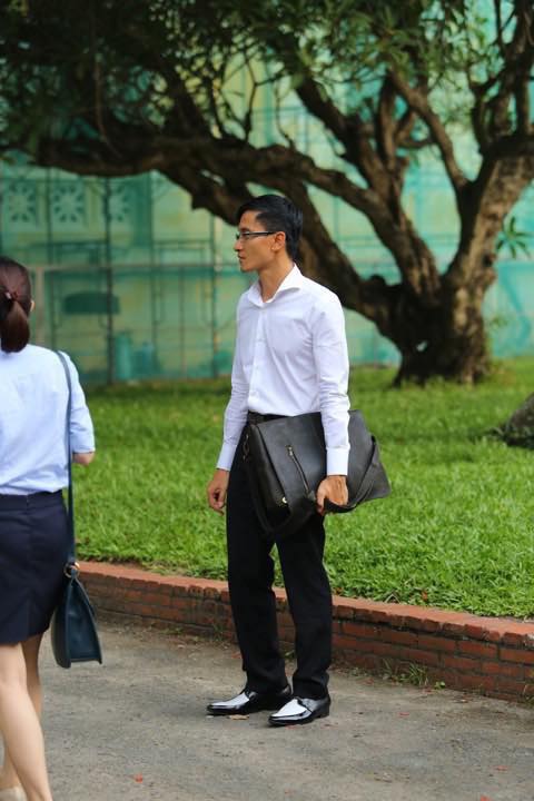 Đôi giày đại gia Cao Toàn Mỹ đi trong phiên toà được săn lùng tới gần... cháy hàng trên mạng - Ảnh 4. Đôi giày đại gia Cao Toàn Mỹ đi trong phiên toà được săn lùng tới gần... cháy hàng trên mạng - Ảnh 4.
