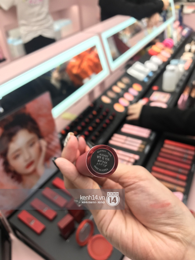 Clip nóng bỏng tay: Swatch cận cảnh loạt màu son 3CE Velvet Lip Tint đang gây sốt - Ảnh 5. Clip nóng bỏng tay: Swatch cận cảnh loạt màu son 3CE Velvet Lip Tint đang gây sốt - Ảnh 5.
