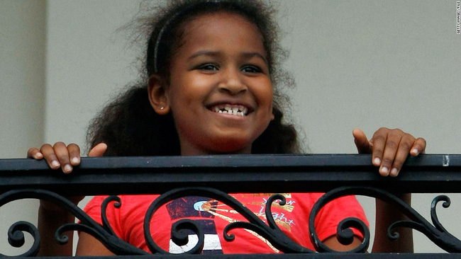 2 công chúa nhà Obama đã trưởng thành và xinh đẹp hơn rất nhiều sau 8 năm ở Nhà Trắng - Ảnh 5.