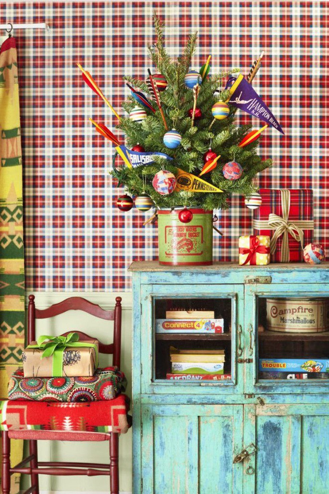 17 ý tưởng trang trí cây thông Noel mini đẹp, độc, lạ dành riêng cho nhà nhỏ - Ảnh 5.