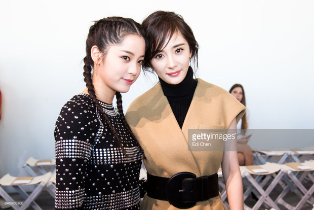 Dự show Michael Kors với tư cách đại sứ thương hiệu, Dương Mịch có phần lu mờ trước mỹ nhân Thái Lan Mai Davika - Ảnh 6. Dự show Michael Kors với tư cách đại sứ thương hiệu, Dương Mịch có phần lu mờ trước mỹ nhân Thái Lan Mai Davika - Ảnh 6.