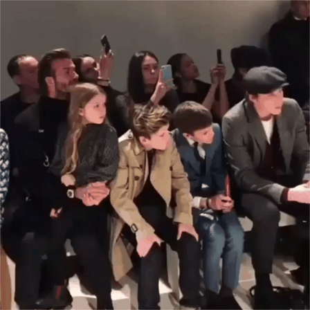 Beckham cùng các con nổi bật trên hàng ghế đầu show của Vic, xứng danh gia đình sành điệu nhất Hollywood - Ảnh 7.