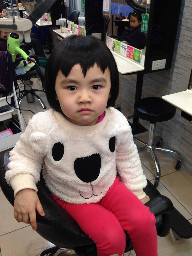 Bị mẹ ngăn cản, cô bé 5 tuổi vẫn kiên quyết cắt tóc răng cưa để giống thần tượng Maruko - Ảnh 10.