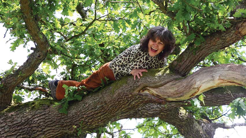 Cuộc sống bí ẩn của những “đứa trẻ rừng xanh” được thú hoang nuôi dưỡng - Ảnh 10. Cuộc sống bí ẩn của những “đứa trẻ rừng xanh” được thú hoang nuôi dưỡng - Ảnh 10.