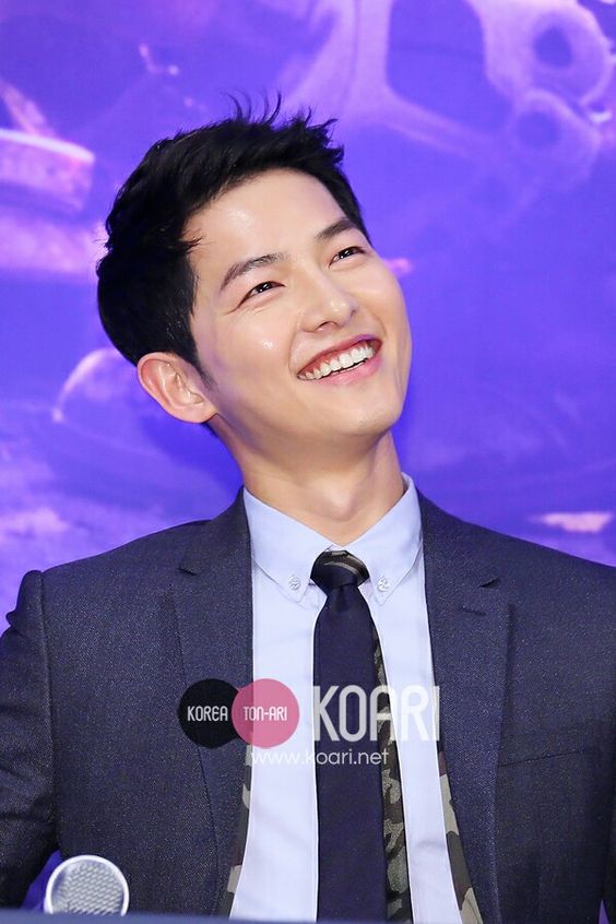 Song Joong Ki đẹp từ thần thái đến phong cách thế này, hạ gục được Song Hye Kyo cũng là điều hiển nhiên - Ảnh 2.