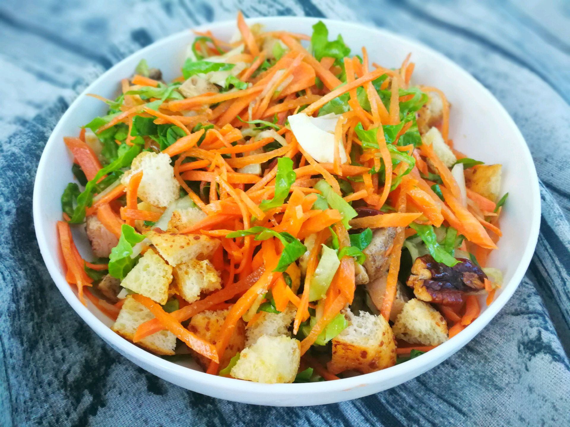 Bữa trưa chỉ cần một đĩa salad mát ngọt thế này là đủ ngon miệng - Ảnh 5. Bữa trưa chỉ cần một đĩa salad mát ngọt thế này là đủ ngon miệng - Ảnh 5.