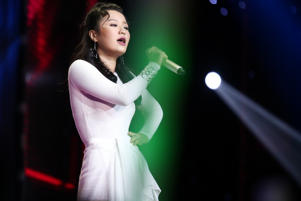 Nguyên Khang hài hước bày cho Tóc Tiên kêu gọi bình chọn ở The Voice  - Ảnh 3. Nguyên Khang hài hước bày cho Tóc Tiên kêu gọi bình chọn ở The Voice  - Ảnh 3.