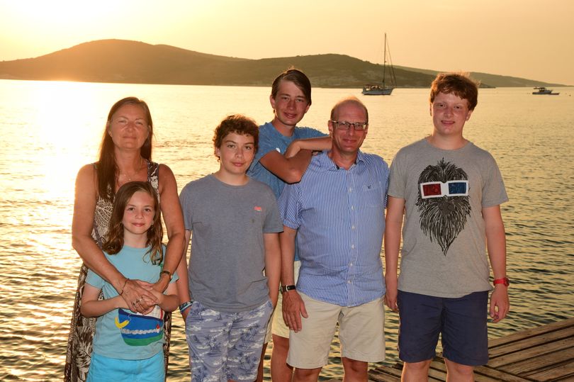 Tâm sự đầy nước mắt của bà mẹ nuôi 4 đứa con mắc chứng tự kỷ thành người tài năng - Ảnh 2. Tâm sự đầy nước mắt của bà mẹ nuôi 4 đứa con mắc chứng tự kỷ thành người tài năng - Ảnh 2.