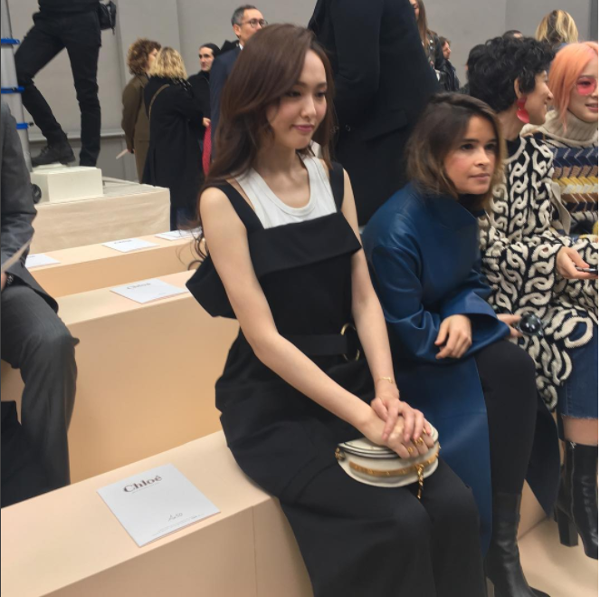 Lưu Diệc Phi diện đồ cá tính nhưng bị chê xuống sắc khi dự show Dior tại Tuần lễ thời trang Paris - Ảnh 17. Lưu Diệc Phi diện đồ cá tính nhưng bị chê xuống sắc khi dự show Dior tại Tuần lễ thời trang Paris - Ảnh 17.