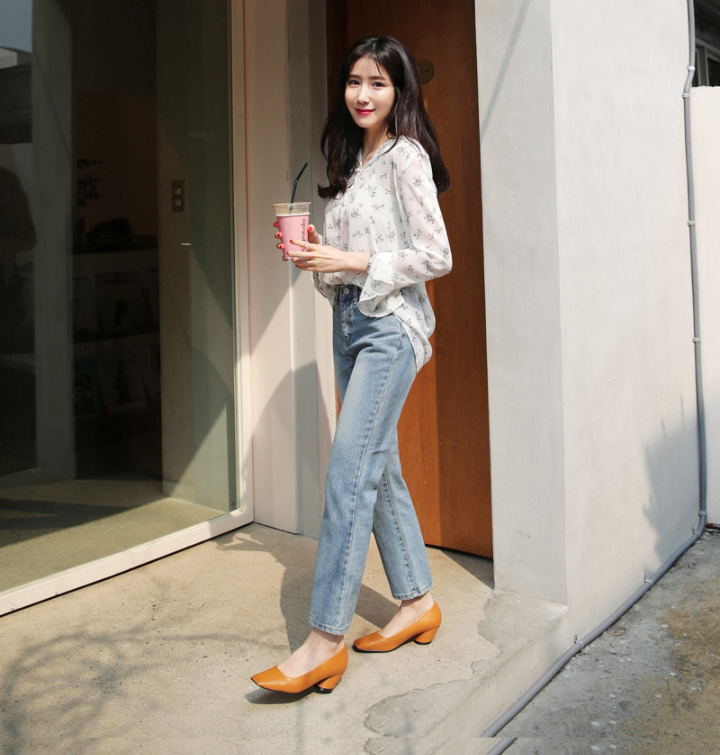 Diện quần dài vào mủa nắng nóng sẽ không còn là nỗi ám ảnh nhờ những mẫu quần jeans, quần vải này - Ảnh 12. Diện quần dài vào mủa nắng nóng sẽ không còn là nỗi ám ảnh nhờ những mẫu quần jeans, quần vải này - Ảnh 12.