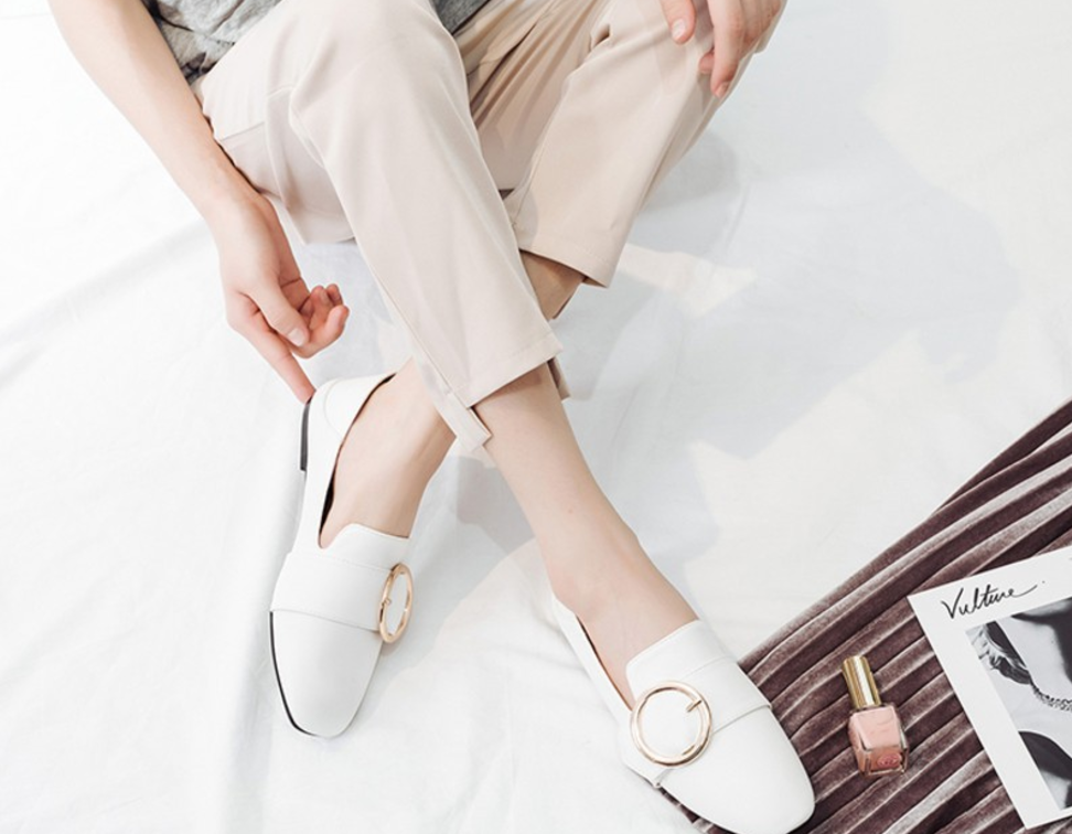 Giày loafer mùa thu năm nào cũng hot, nhưng năm nay thiết kế được đổi mới vuông thành sát cạnh - Ảnh 7.
