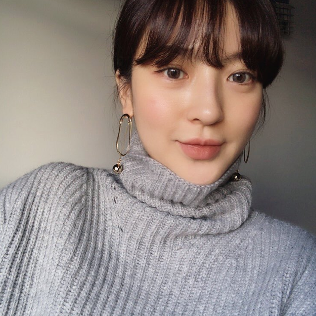 Môi khô nứt nẻ thế nào đi nữa, cứ theo liệu trình chăm sóc này thì chỉ có bóng mướt trở lên - Ảnh 5. Môi khô nứt nẻ thế nào đi nữa, cứ theo liệu trình chăm sóc này thì chỉ có bóng mướt trở lên - Ảnh 5.