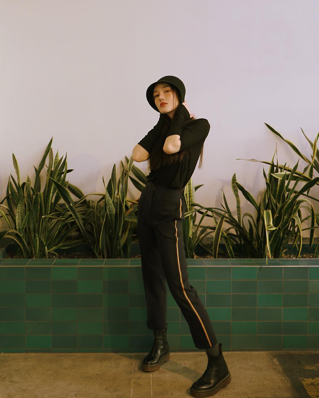 Cuối tháng 10, street style của phái đẹp châu Á ngày càng kín đáo và thu hút hơn - Ảnh 1. Cuối tháng 10, street style của phái đẹp châu Á ngày càng kín đáo và thu hút hơn - Ảnh 1.