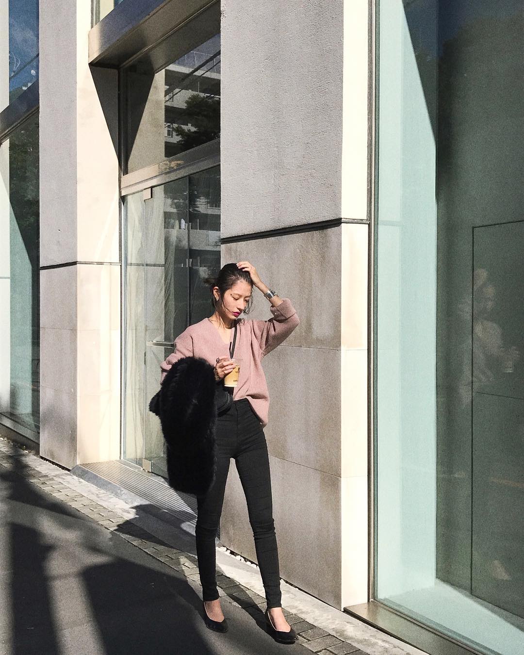 Cuối tháng 10, street style của phái đẹp châu Á ngày càng kín đáo và thu hút hơn - Ảnh 11. Cuối tháng 10, street style của phái đẹp châu Á ngày càng kín đáo và thu hút hơn - Ảnh 11.