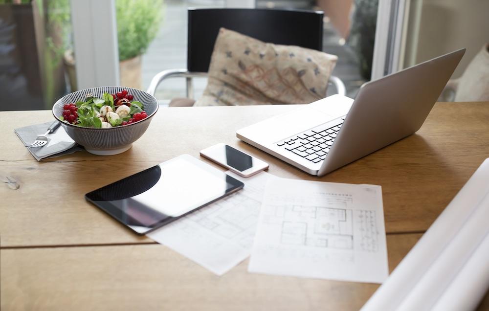 Tôi ngừng ăn trưa hàng ngày bên chiếc máy tính và điều kỳ diệu này đã xảy ra - Ảnh 1. Tôi ngừng ăn trưa hàng ngày bên chiếc máy tính và điều kỳ diệu này đã xảy ra - Ảnh 1.