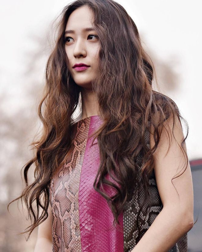 Nàng nào cắt tóc cũng xinh lên, do Krystal đen thôi, chứ đỏ thì quên đi - Ảnh 11. Nàng nào cắt tóc cũng xinh lên, do Krystal đen thôi, chứ đỏ thì quên đi - Ảnh 11.