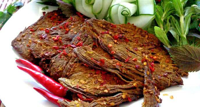 Sắp Tết rồi, hãy cẩn trọng để tránh mua phải thịt bò khô làm từ phổi lợn, thịt thối tẩm hóa chất - Ảnh 4. Sắp Tết rồi, hãy cẩn trọng để tránh mua phải thịt bò khô làm từ phổi lợn, thịt thối tẩm hóa chất - Ảnh 4.