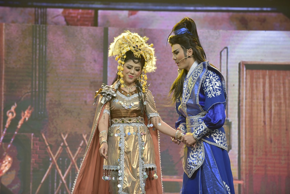 Phi Nhung tuyên bố không ngồi ghế giám khảo với Hoài Linh - Ảnh 7. Phi Nhung tuyên bố không ngồi ghế giám khảo với Hoài Linh - Ảnh 7.