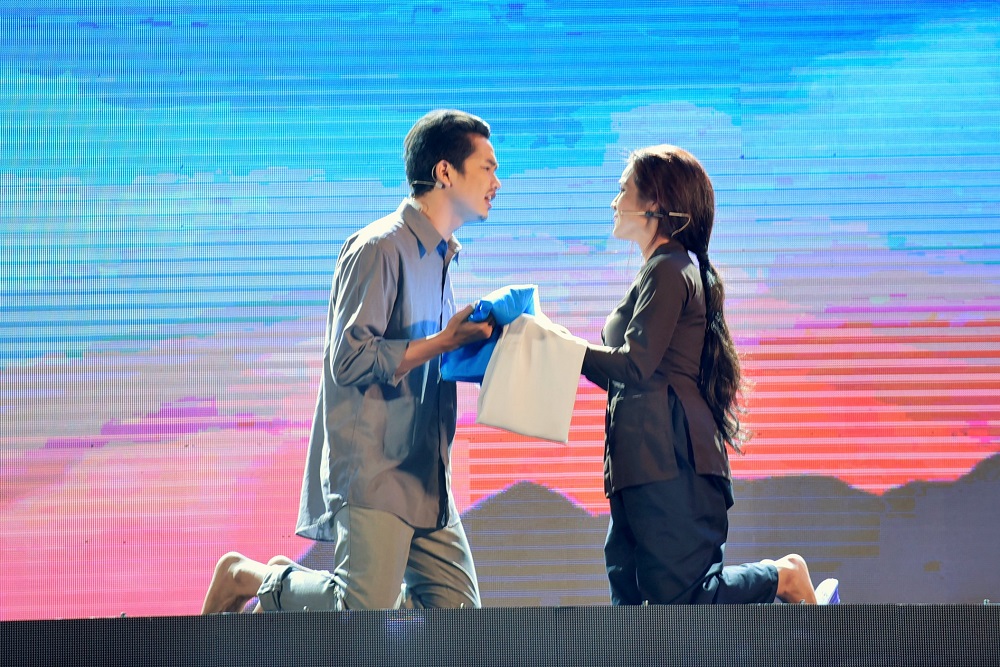 Phi Nhung tuyên bố không ngồi ghế giám khảo với Hoài Linh - Ảnh 8. Phi Nhung tuyên bố không ngồi ghế giám khảo với Hoài Linh - Ảnh 8.